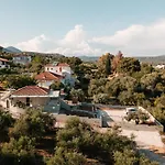 Elais House * מת'וני