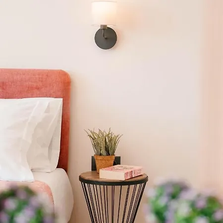 Elais House ميثوني